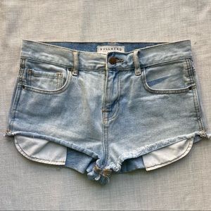 Bullhead Denim Light Wash Short Shorts Pockets